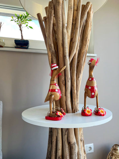 Kleine Ente mit Flower Flip-Flops