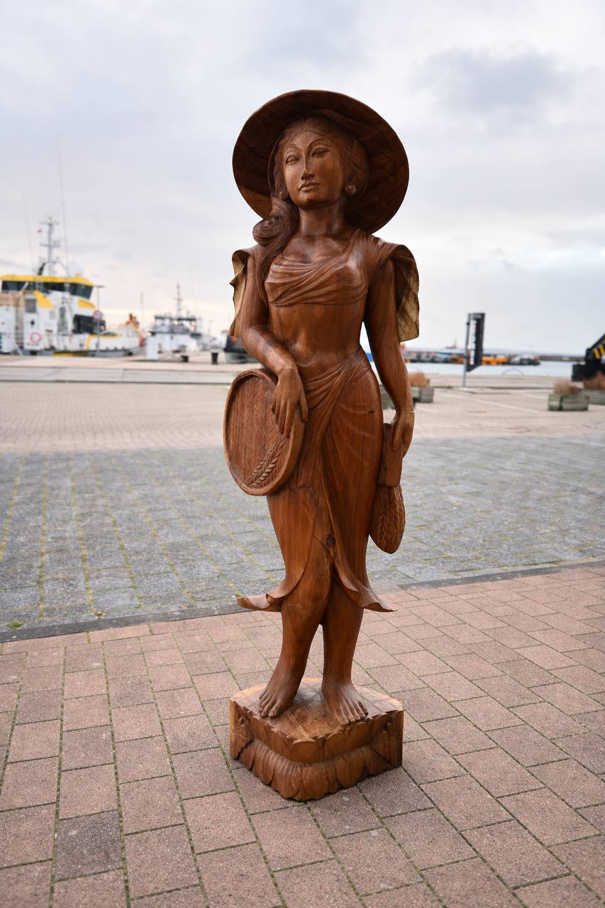 Balinesische Frau mit Hut