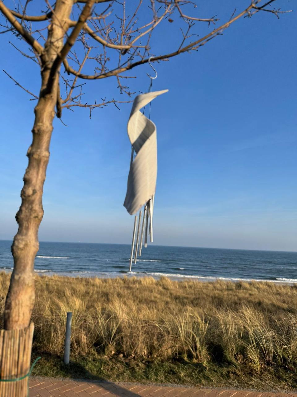 Windspiel aus Palmblättern