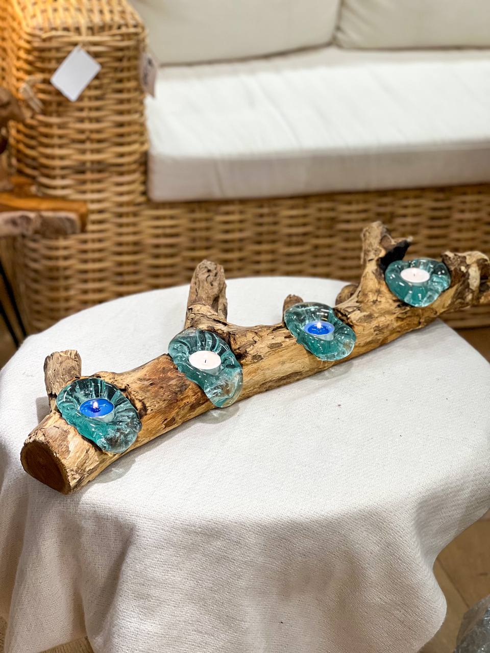 Teelichthalter für vier Kerzen aus Teakholz