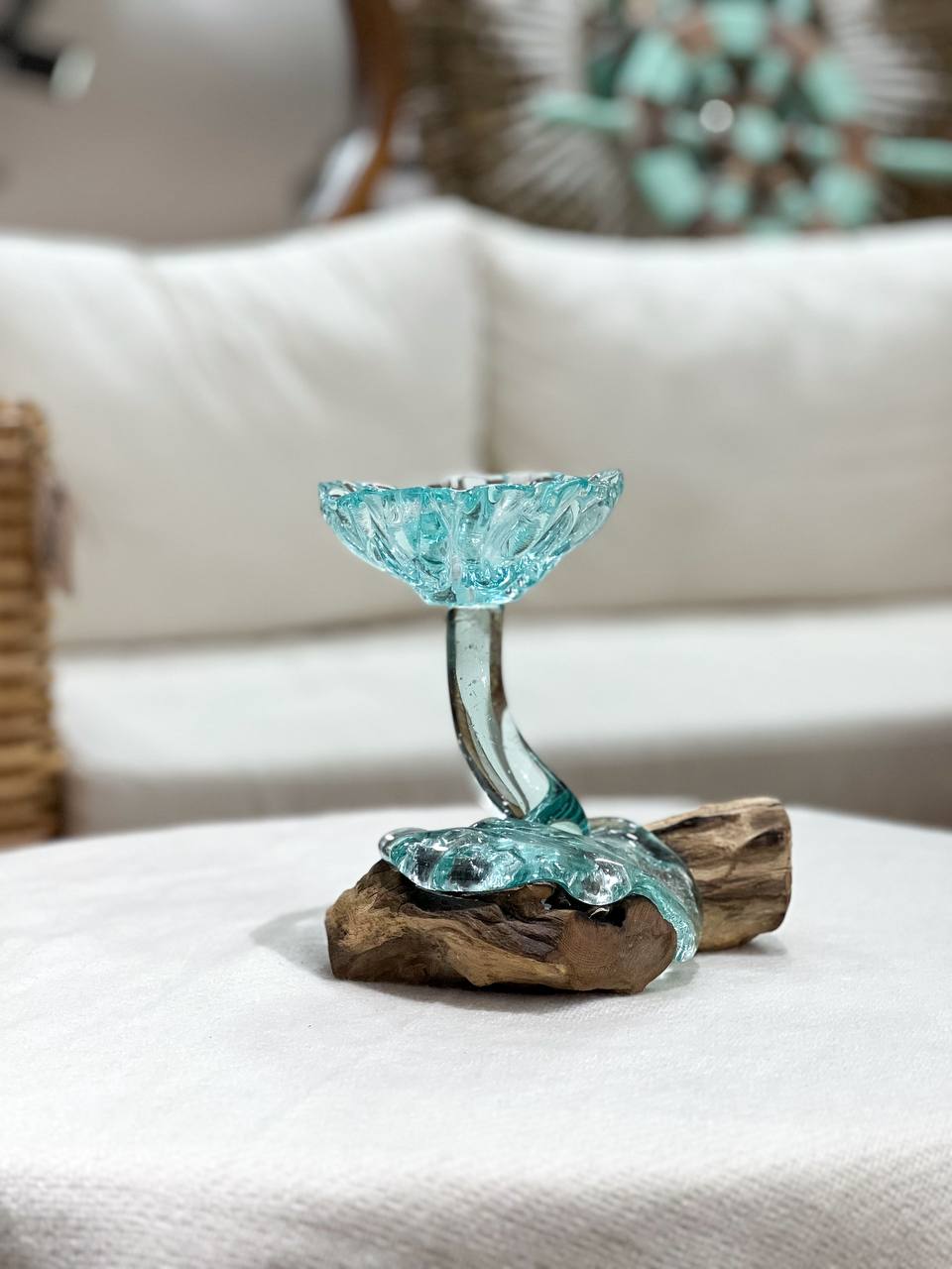 Teelichthalter aus Teakholz und Glas