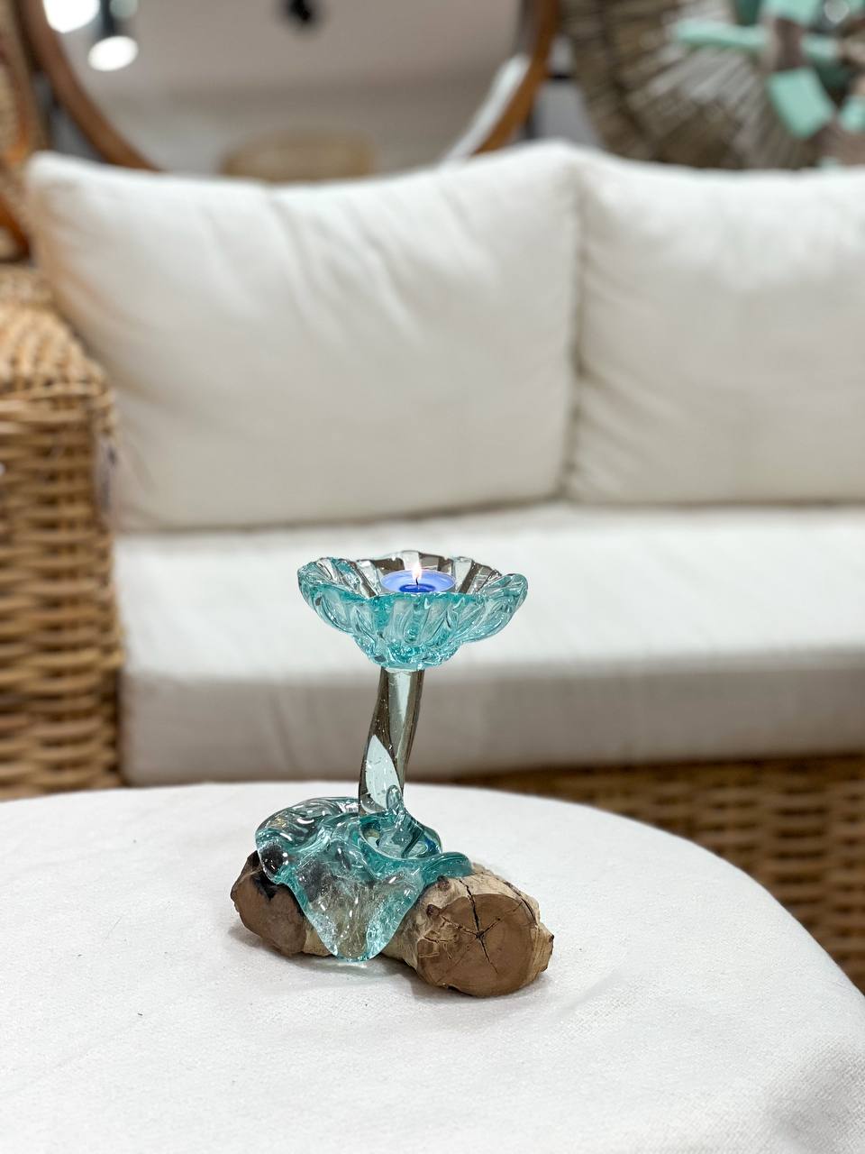 Teelichthalter aus Teakholz und Glas