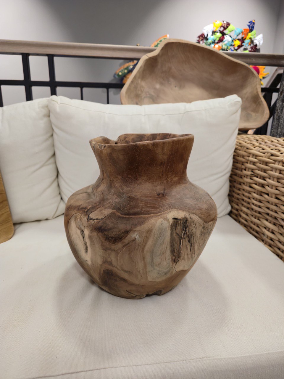 Dekorative Schale aus Teakholz