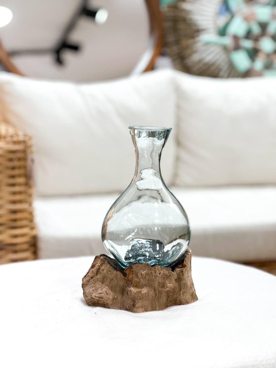 Dekorative Glasvase mit Teakholz-Sockel