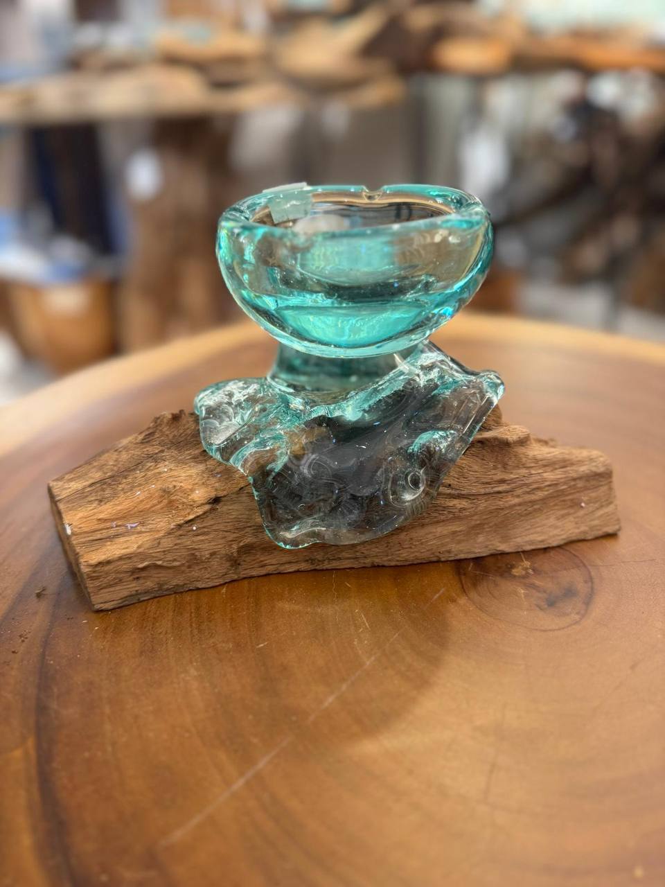 Handgefertigter Teelichthalter aus Glas & Teakholz