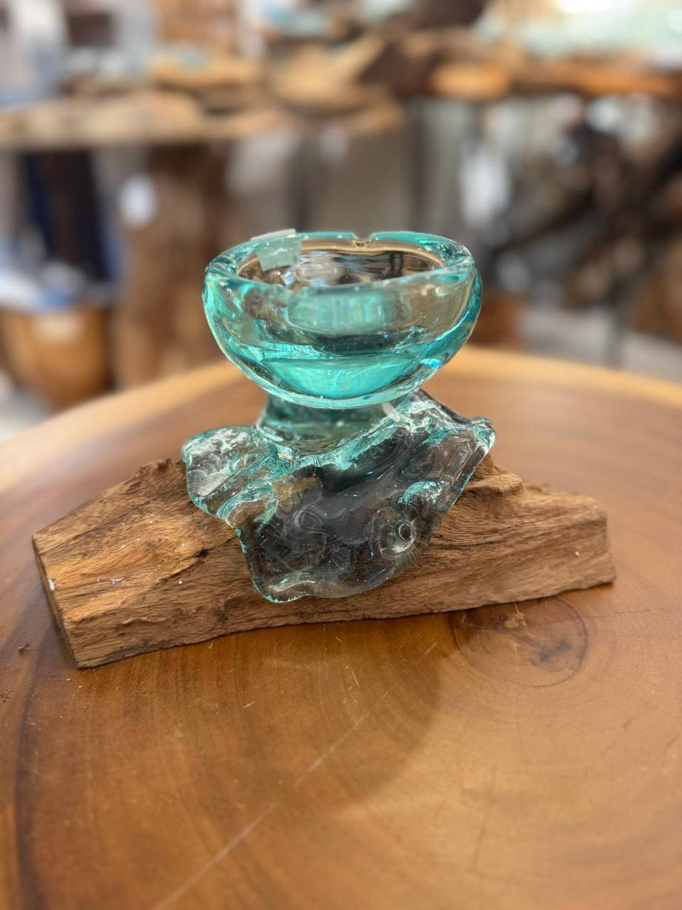 Handgefertigter Teelichthalter aus Glas & Teakholz