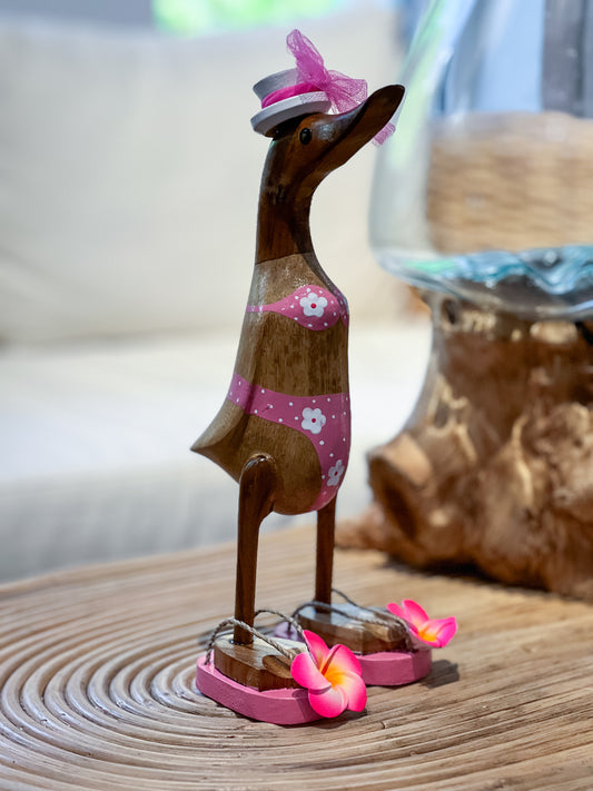 Kleine Ente mit Flower Flip-Flops