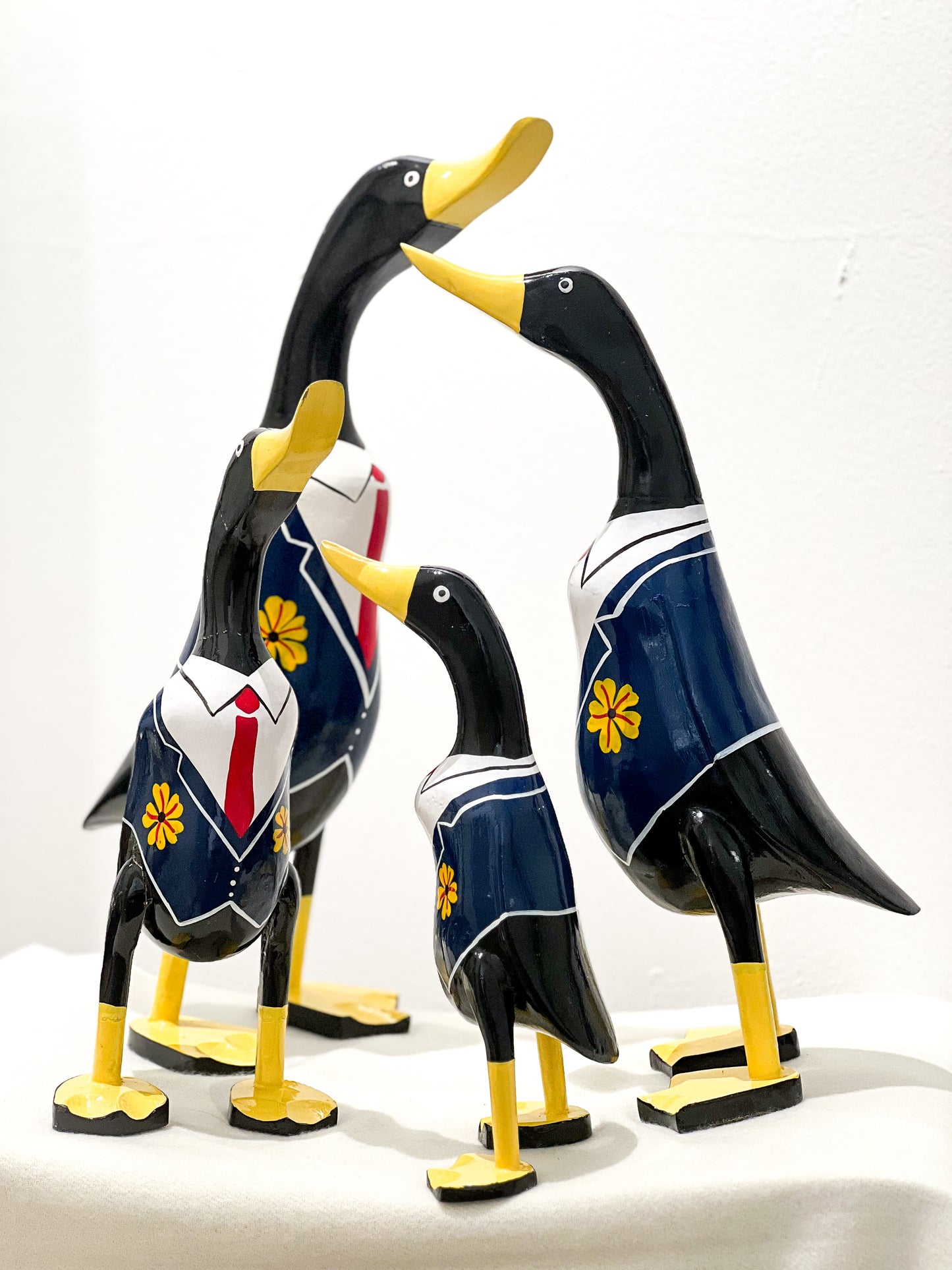 Elegante Enten (Blauer Anzug)