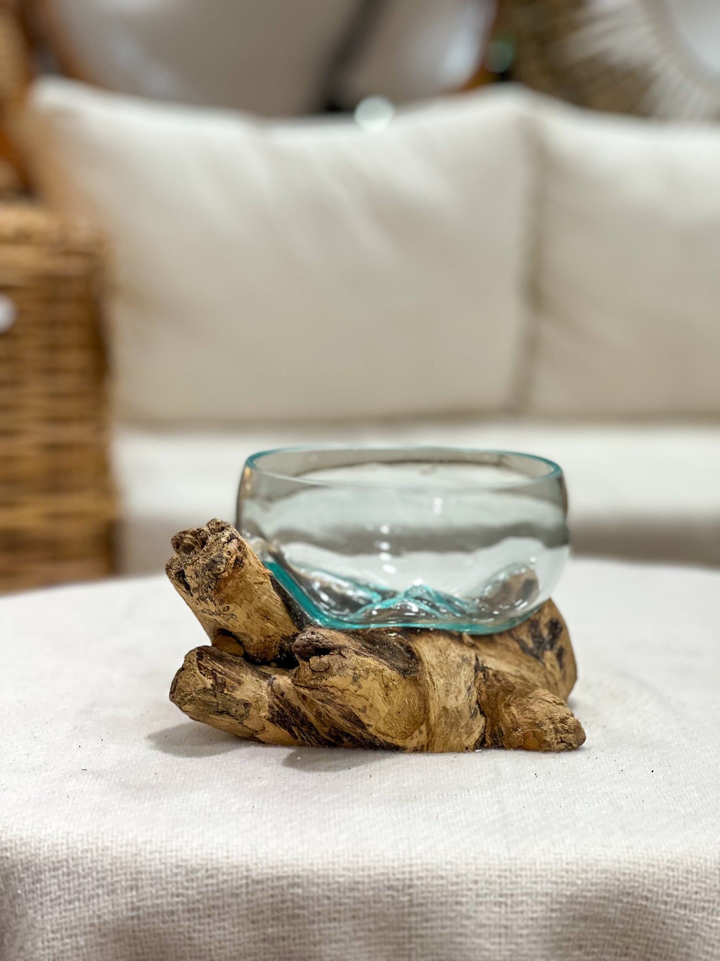Handgefertigte Glasvase mit natürlichem Holz Akzent