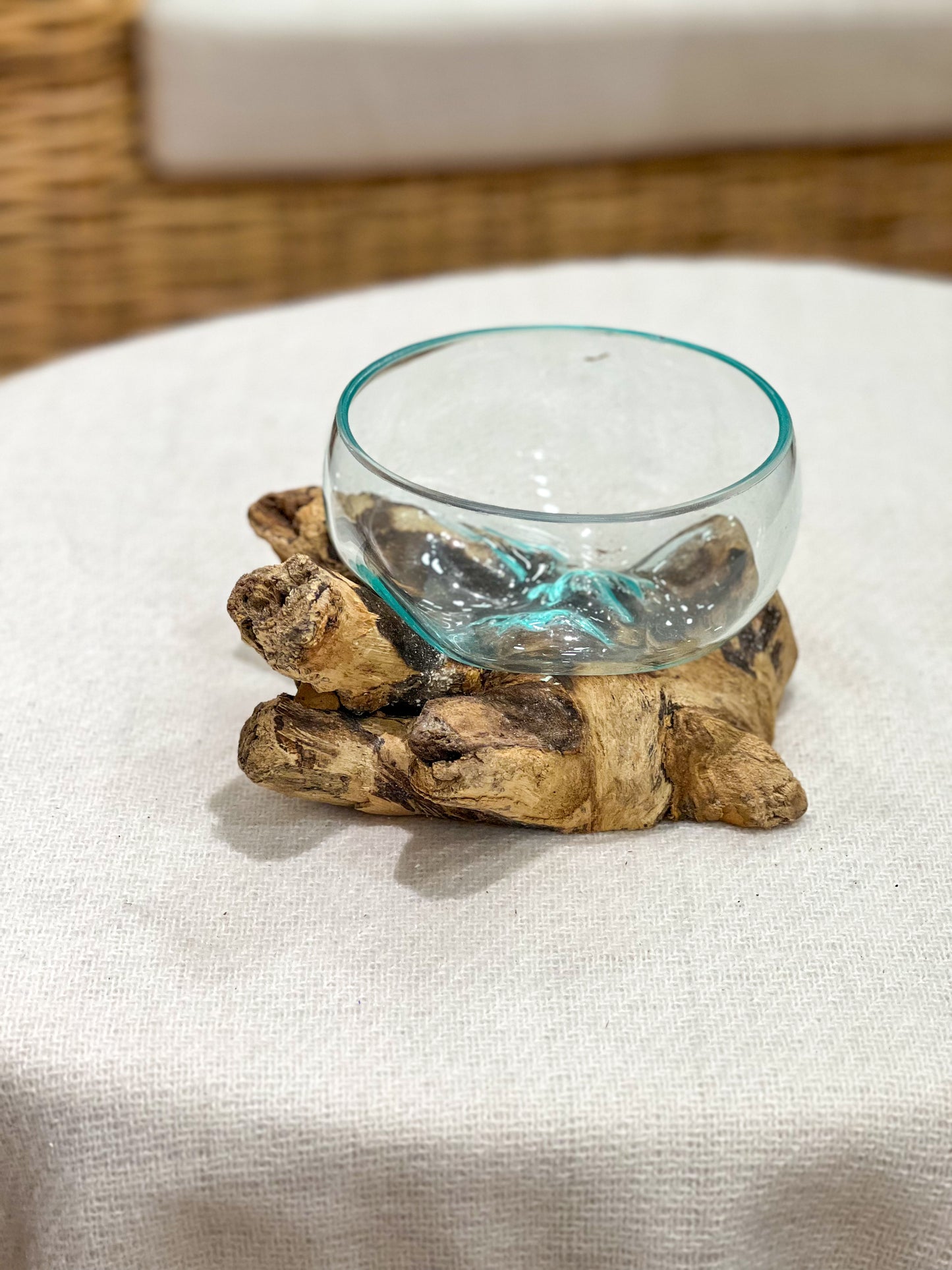 Handgefertigte Glasvase mit natürlichem Holz Akzent