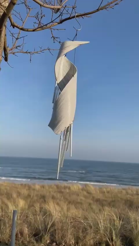 Windspiel aus Palmblättern