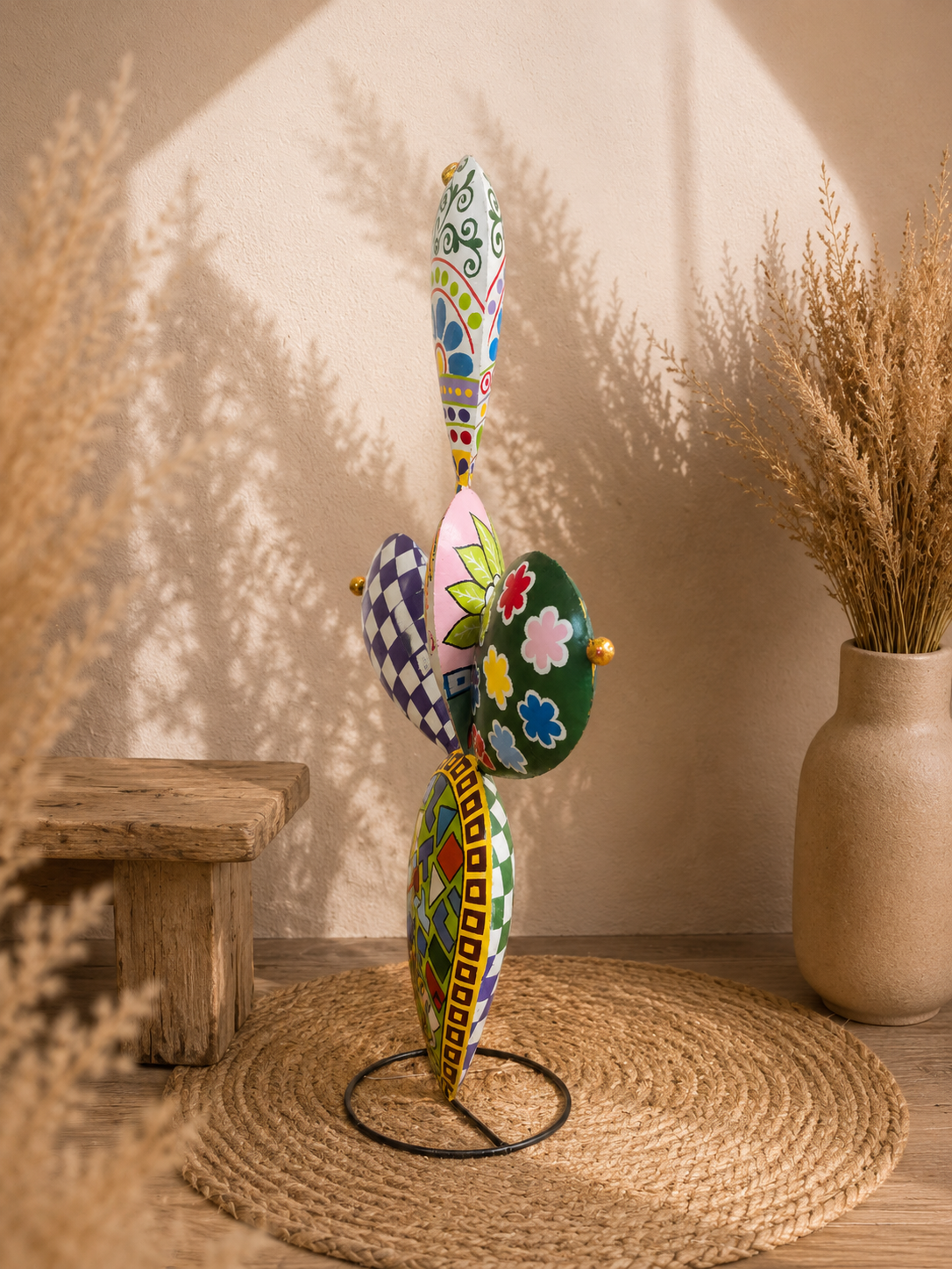 Dekofigur aus Metall mit fantasievollem, handbemaltem Design | 78 cm