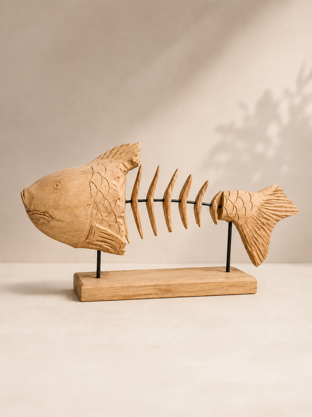 Handgefertigte Fisch-Skulptur aus massivem Teakholz